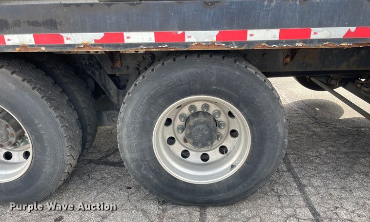 image for item LW9025 1997 Kenworth  T800 tank truck