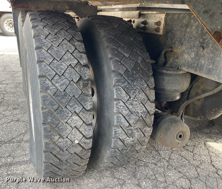 image for item LW9025 1997 Kenworth  T800 tank truck