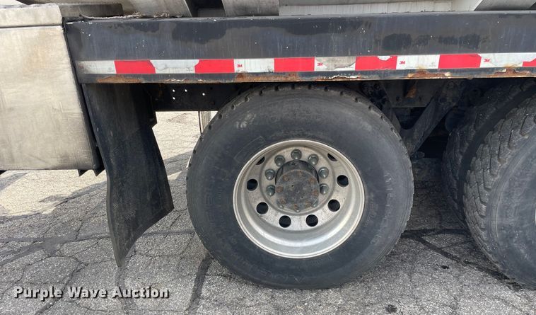 image for item LW9025 1997 Kenworth  T800 tank truck