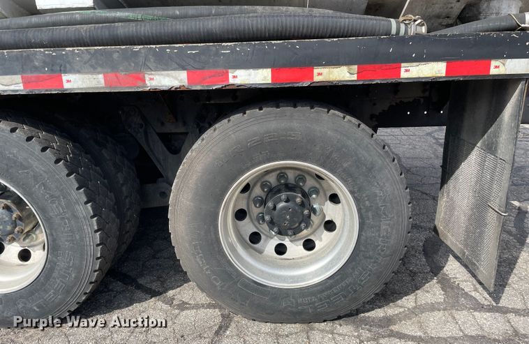 image for item LW9025 1997 Kenworth  T800 tank truck