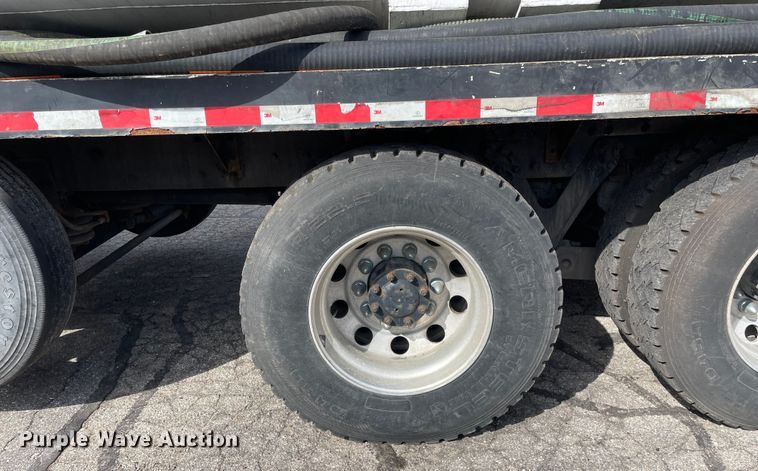 image for item LW9025 1997 Kenworth  T800 tank truck