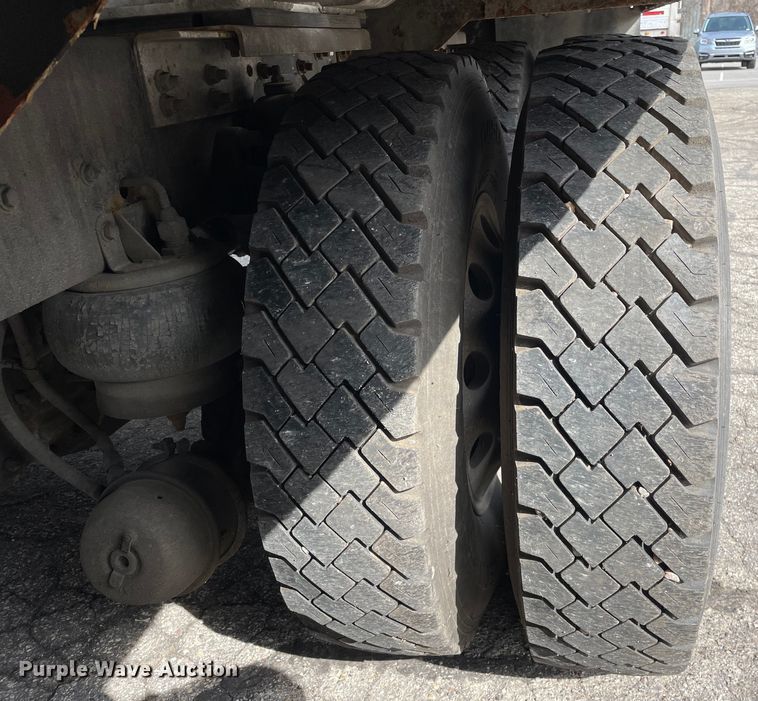 image for item LW9025 1997 Kenworth  T800 tank truck