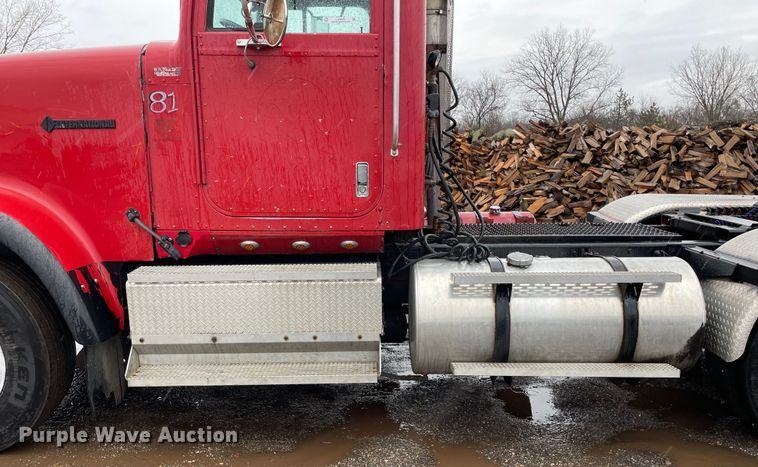 image for item LW9030 1990 International 9300 semi truck