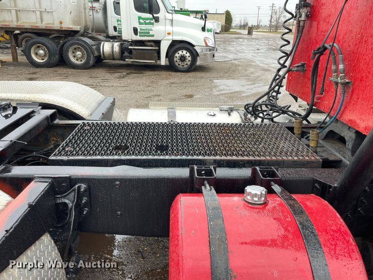 image for item LW9030 1990 International 9300 semi truck