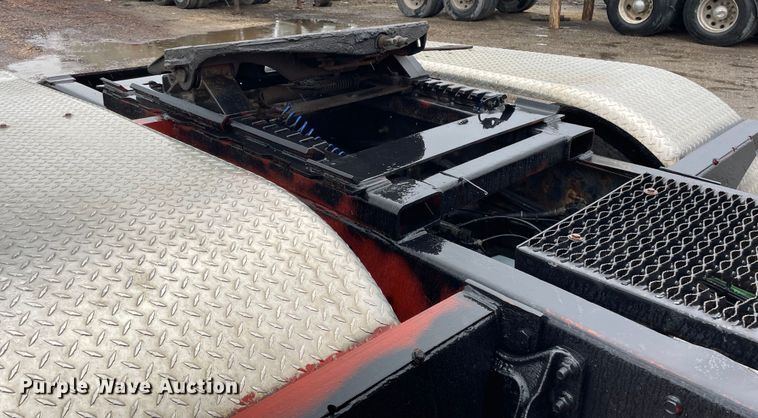 image for item LW9030 1990 International 9300 semi truck