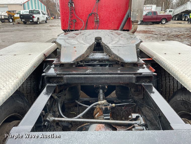 image for item LW9030 1990 International 9300 semi truck