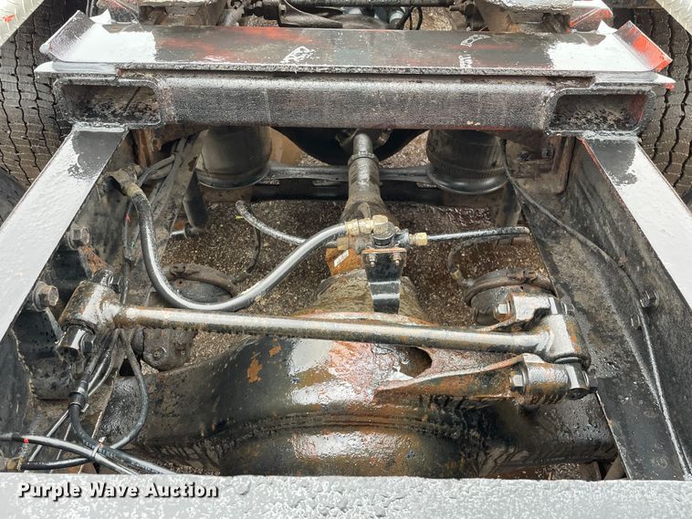 image for item LW9030 1990 International 9300 semi truck