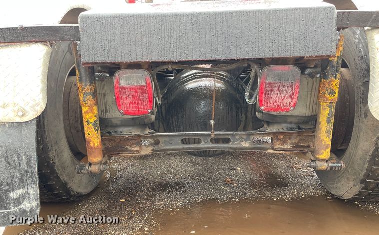 image for item LW9030 1990 International 9300 semi truck