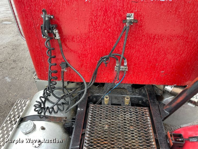 image for item LW9030 1990 International 9300 semi truck