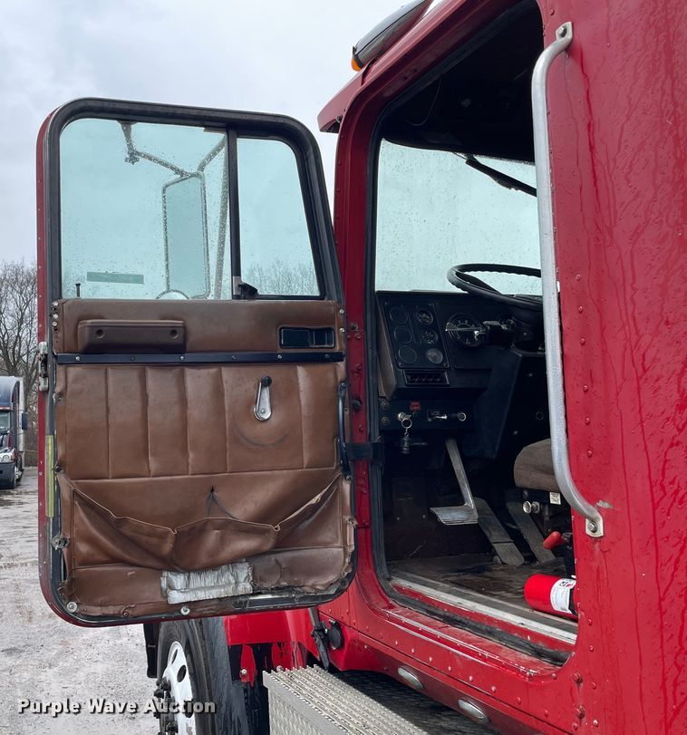 image for item LW9030 1990 International 9300 semi truck