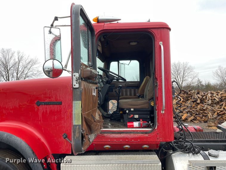 image for item LW9030 1990 International 9300 semi truck