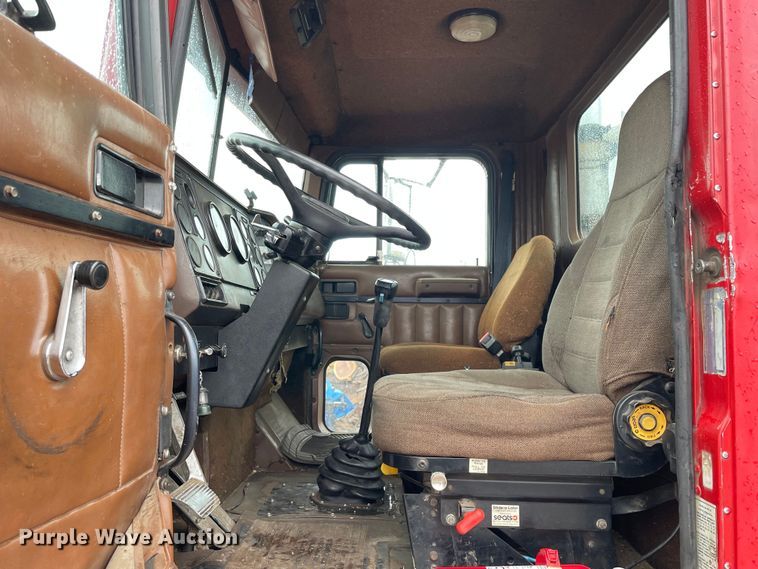 image for item LW9030 1990 International 9300 semi truck