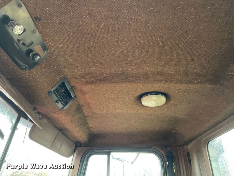 image for item LW9030 1990 International 9300 semi truck