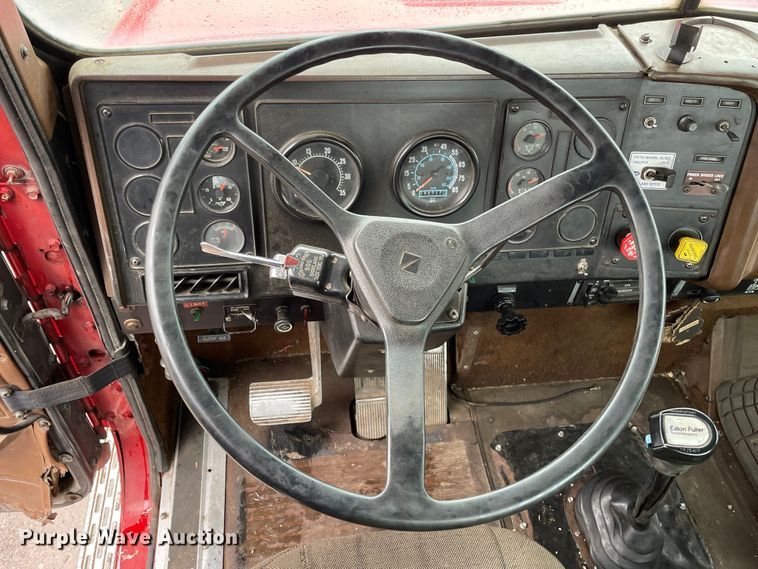 image for item LW9030 1990 International 9300 semi truck