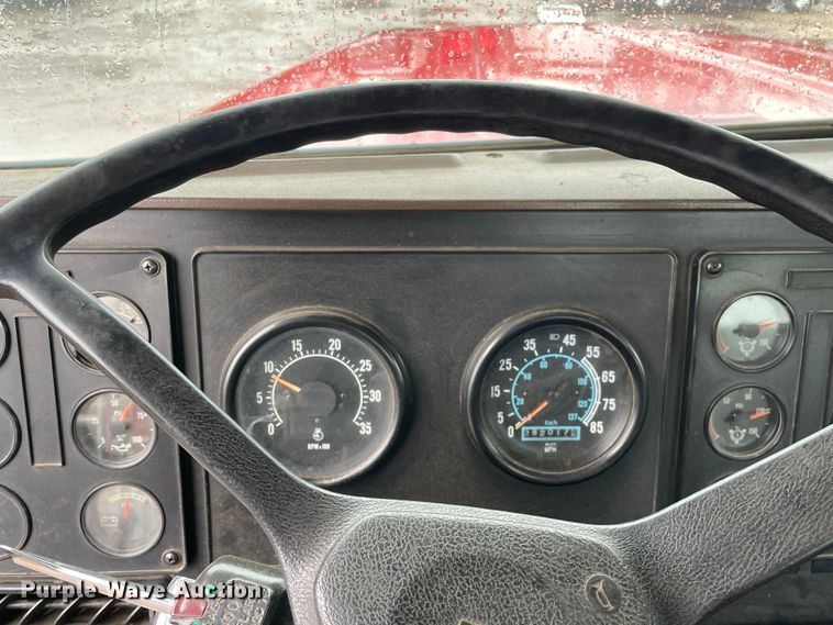 image for item LW9030 1990 International 9300 semi truck