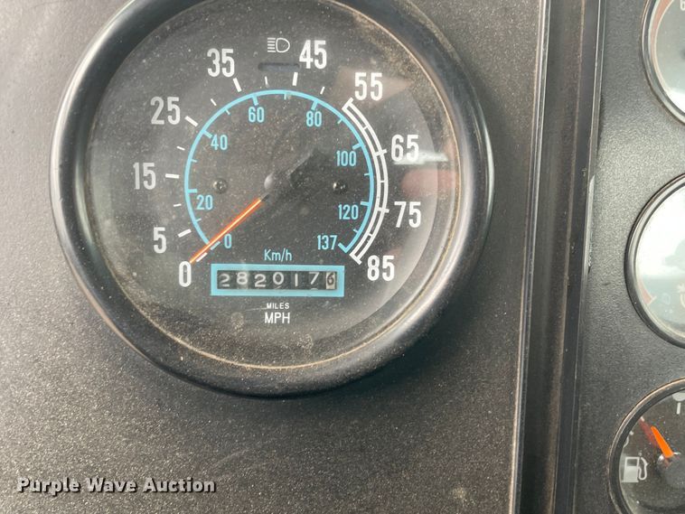 image for item LW9030 1990 International 9300 semi truck