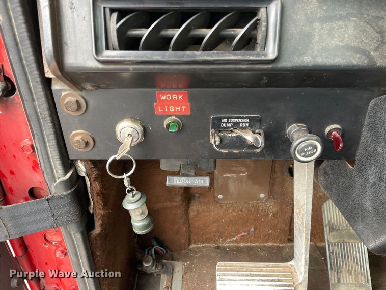 image for item LW9030 1990 International 9300 semi truck