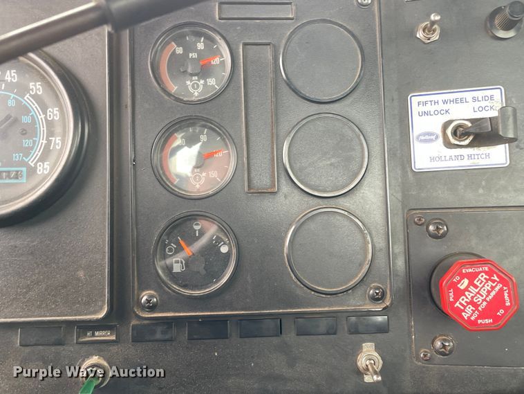 image for item LW9030 1990 International 9300 semi truck