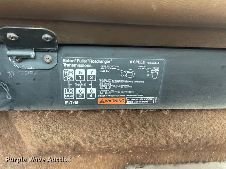 image for item LW9030 1990 International 9300 semi truck