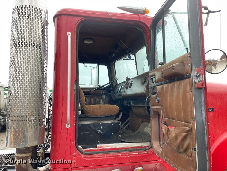 image for item LW9030 1990 International 9300 semi truck