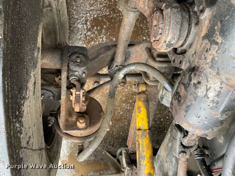 image for item LW9030 1990 International 9300 semi truck