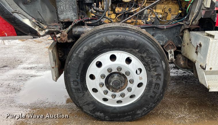 image for item LW9030 1990 International 9300 semi truck