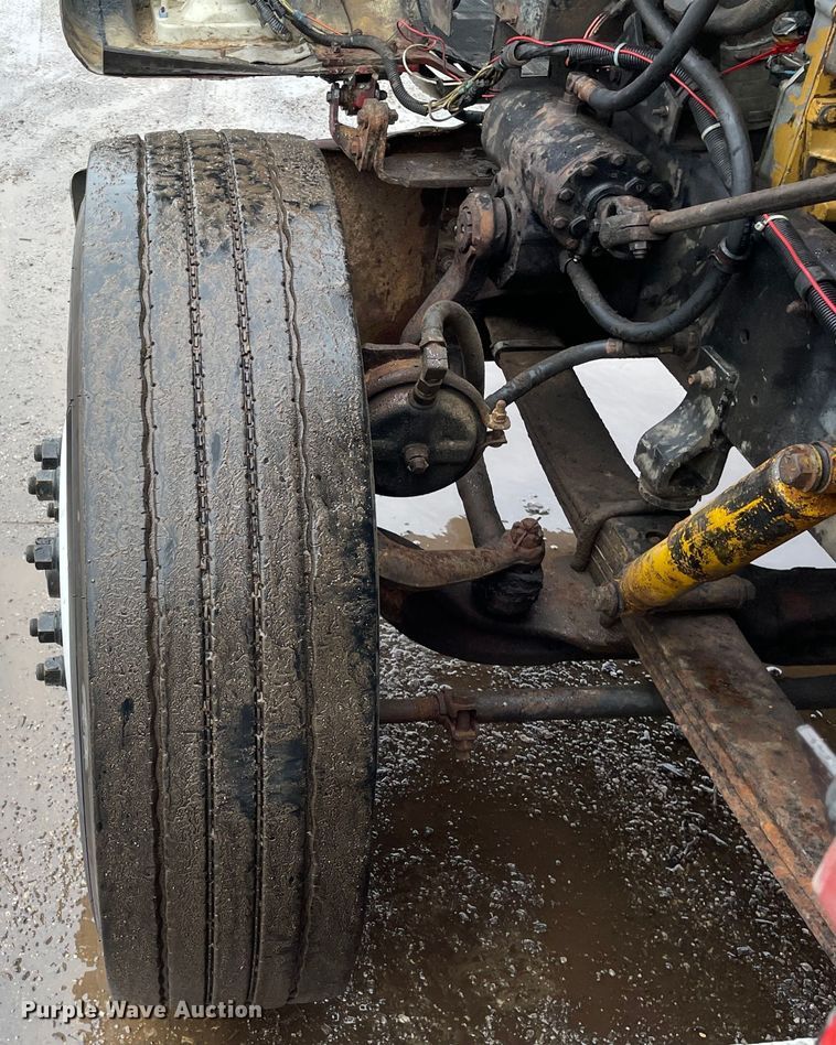 image for item LW9030 1990 International 9300 semi truck