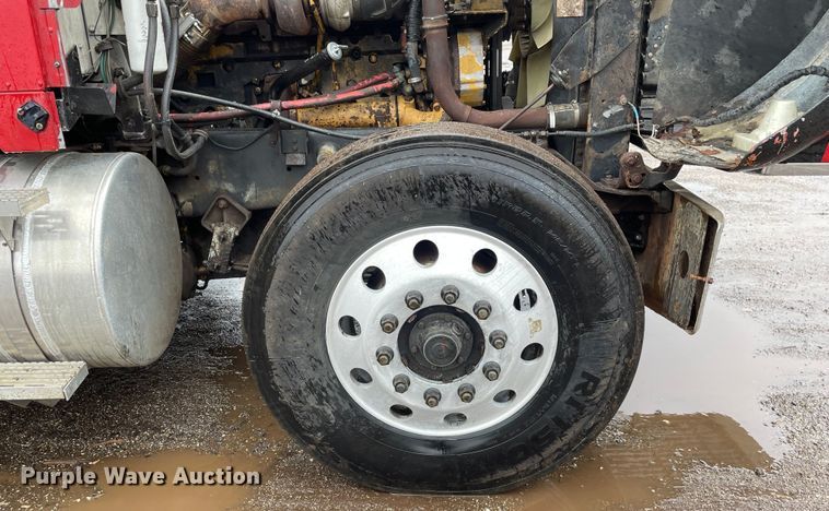 image for item LW9030 1990 International 9300 semi truck