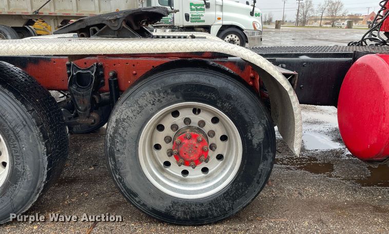 image for item LW9030 1990 International 9300 semi truck