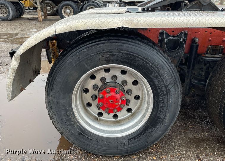 image for item LW9030 1990 International 9300 semi truck