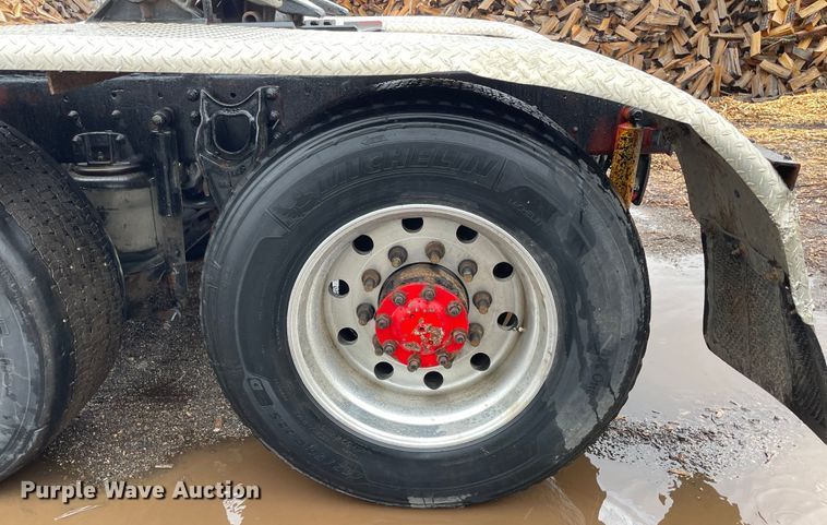 image for item LW9030 1990 International 9300 semi truck