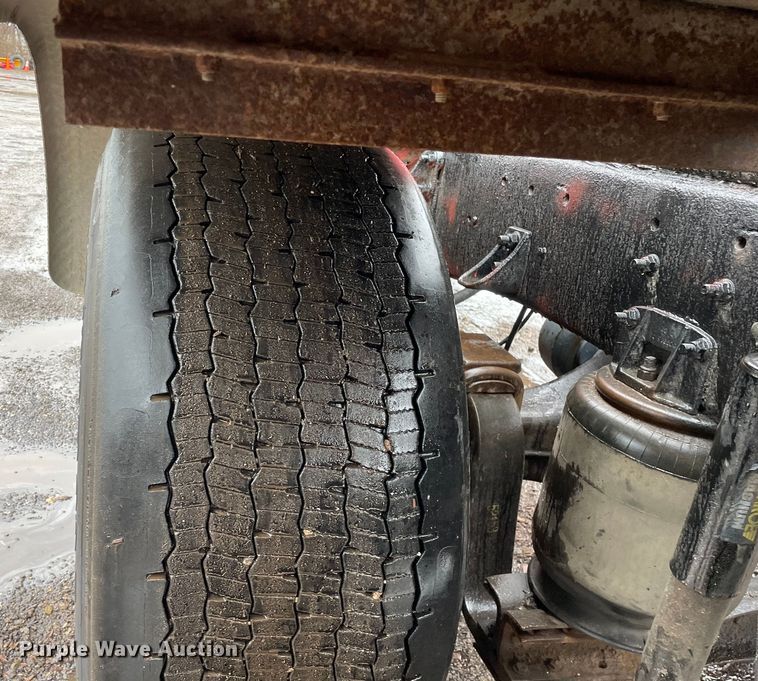 image for item LW9030 1990 International 9300 semi truck