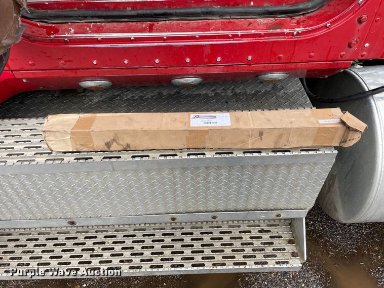 image for item LW9030 1990 International 9300 semi truck