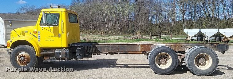 image for item MJ9037 1998 International 4900 truck cab and chassis