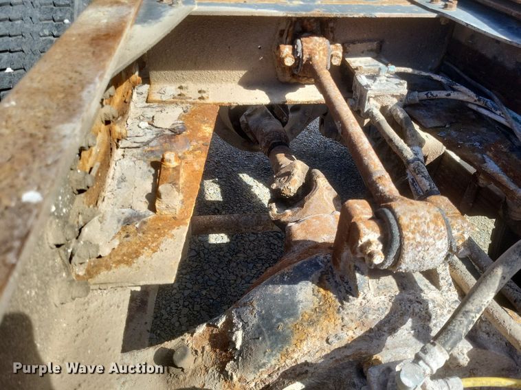 image for item MJ9037 1998 International 4900 truck cab and chassis