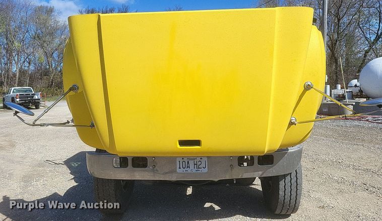 image for item MJ9037 1998 International 4900 truck cab and chassis