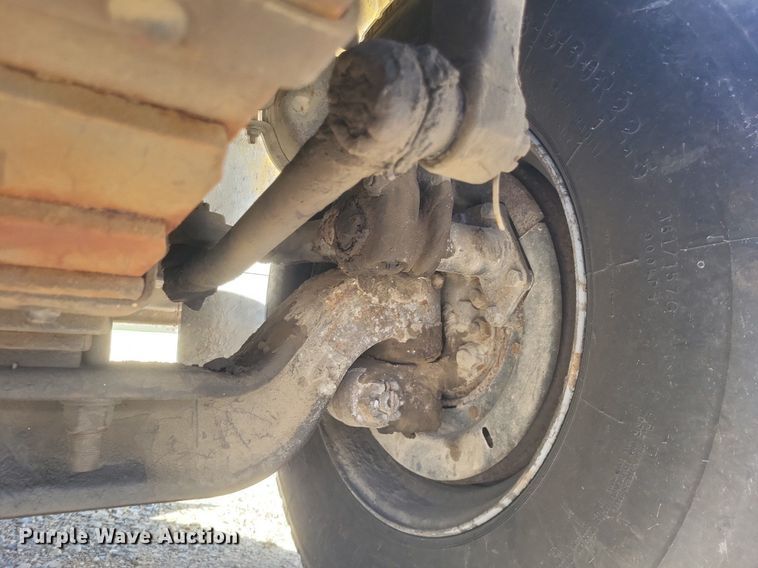 image for item MJ9037 1998 International 4900 truck cab and chassis