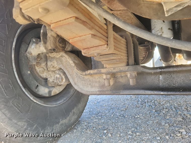 image for item MJ9037 1998 International 4900 truck cab and chassis