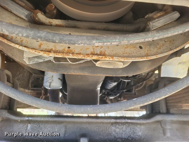 image for item MJ9037 1998 International 4900 truck cab and chassis