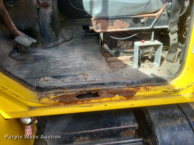 image for item MJ9037 1998 International 4900 truck cab and chassis