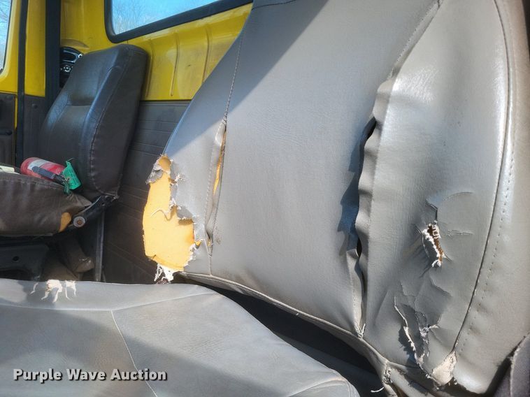 image for item MJ9037 1998 International 4900 truck cab and chassis