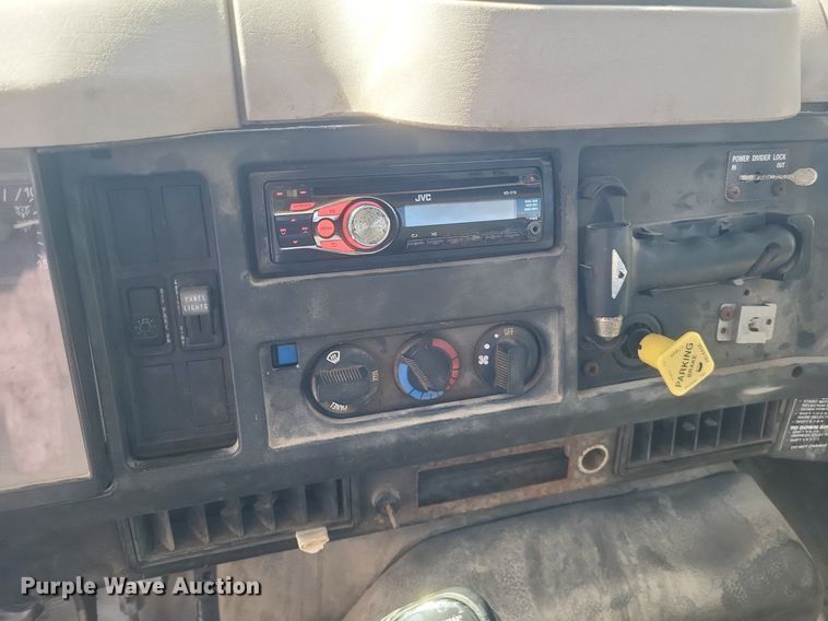 image for item MJ9037 1998 International 4900 truck cab and chassis