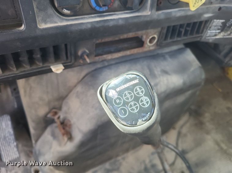 image for item MJ9037 1998 International 4900 truck cab and chassis