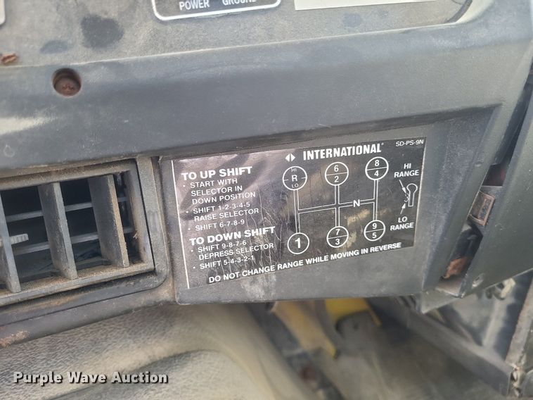 image for item MJ9037 1998 International 4900 truck cab and chassis