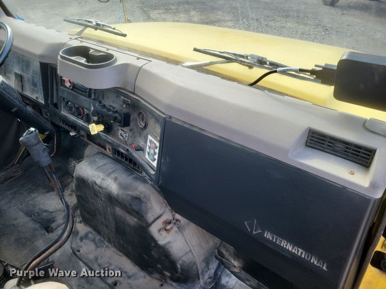 image for item MJ9037 1998 International 4900 truck cab and chassis