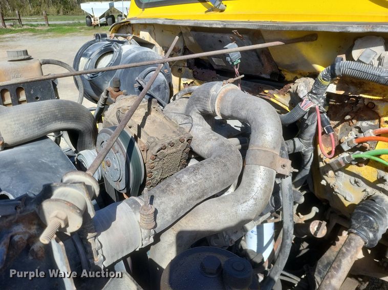 image for item MJ9037 1998 International 4900 truck cab and chassis