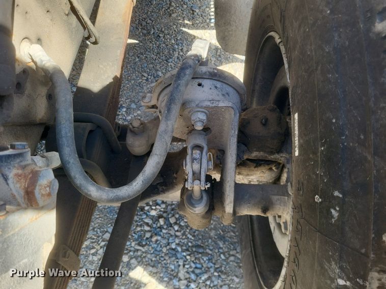 image for item MJ9037 1998 International 4900 truck cab and chassis