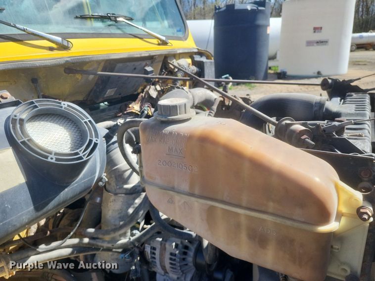 image for item MJ9037 1998 International 4900 truck cab and chassis