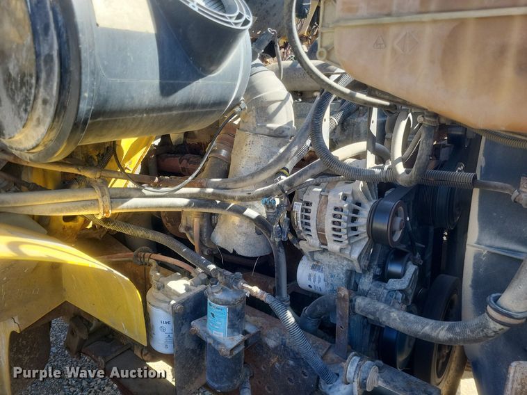 image for item MJ9037 1998 International 4900 truck cab and chassis