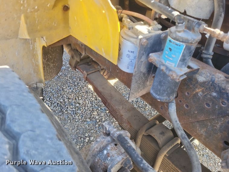 image for item MJ9037 1998 International 4900 truck cab and chassis